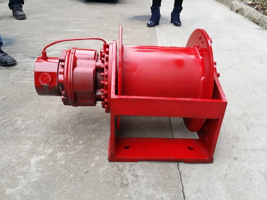 Crouleur hydraulique à moteur adapté aux opérations de pêche et de levage