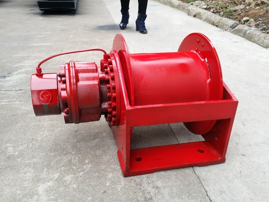 Crouleur hydraulique à moteur adapté aux opérations de pêche et de levage
