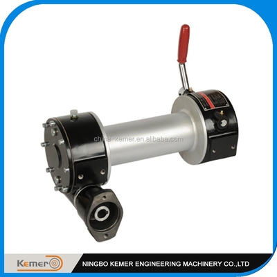 Le moteur hydraulique OMP80 est équipé d'un treuil hydraulique de récupération de 2 tonnes